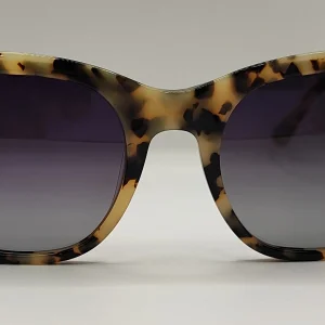 Zarah Carter 882238 C04
