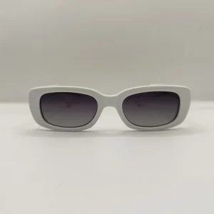 Zarah Carter 882207 C04