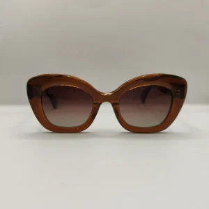 Zarah Carter 882220 C03