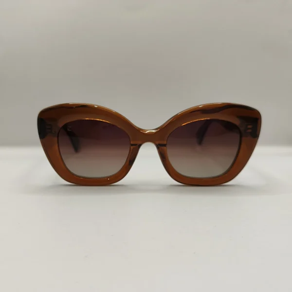 Zarah Carter 882220 C03
