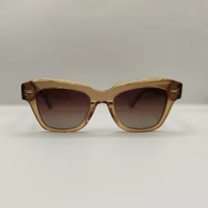 Zarah Carter 882232 C03