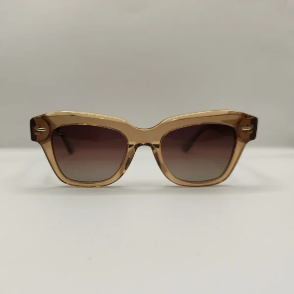 Zarah Carter 882232 C03