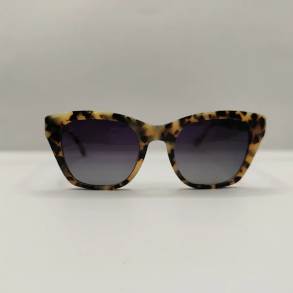 Zarah Carter 882238 C04