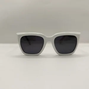 Zarah Carter 882270 C03